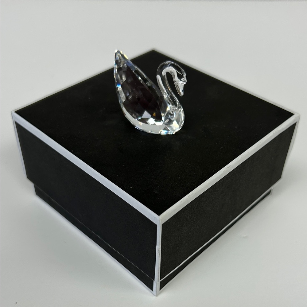 Vintage 1995 SCS “Swarovski Collectors Society “ renewal gift miniature Swan